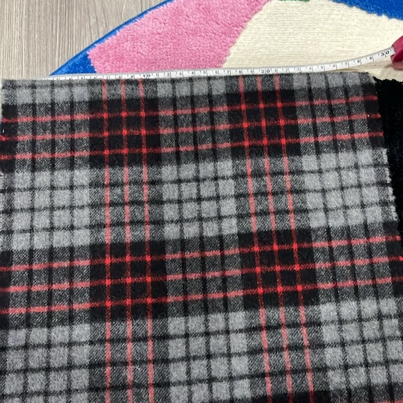 Gently used scarf for men 100% authentic great for everyday wear and night out - Picture 8 of 9